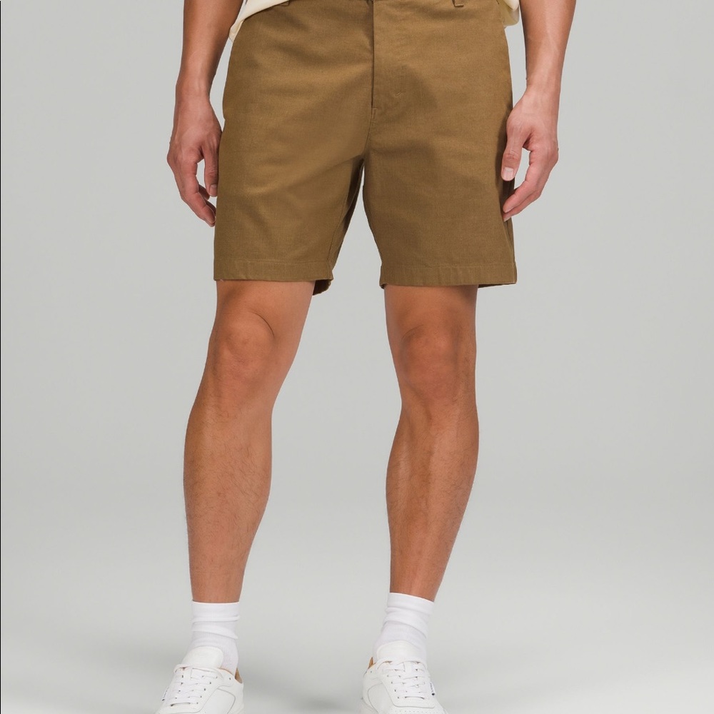 Lululemon commission classic fit men’s short 7” Versal twill